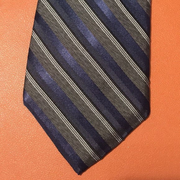 Calvin Klein Silk Tie - Picture 5 of 9